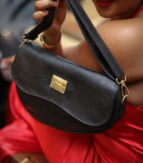 Denri Africa's black Montana Sling Bag. Reliable black sling purse, comfortable strap, daily mobility bag.