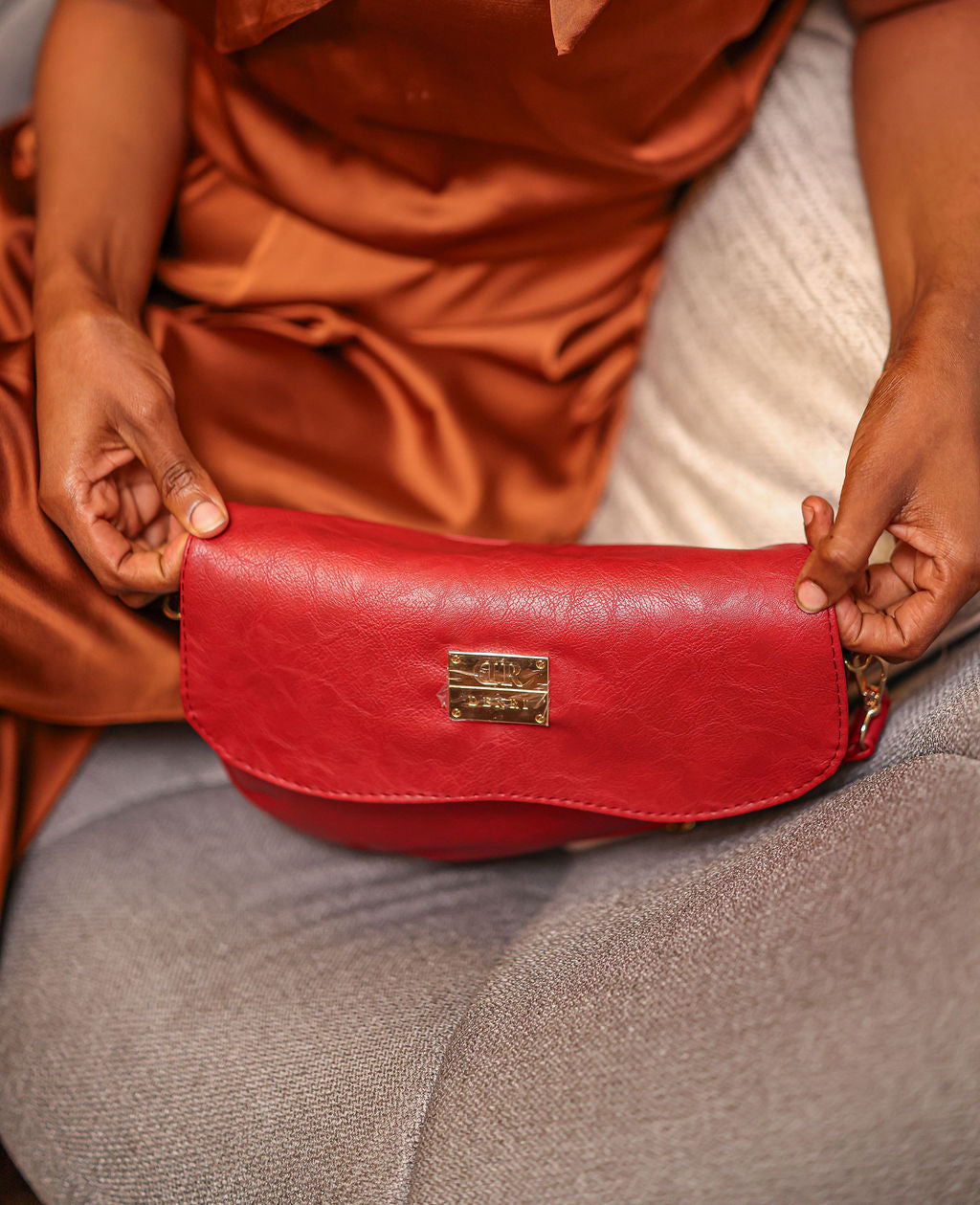 Denri Montana Sling Bag | Vegan Leather Saddle Bag – Women’s Curved Crossbody Handbag with Adjustable Strap
