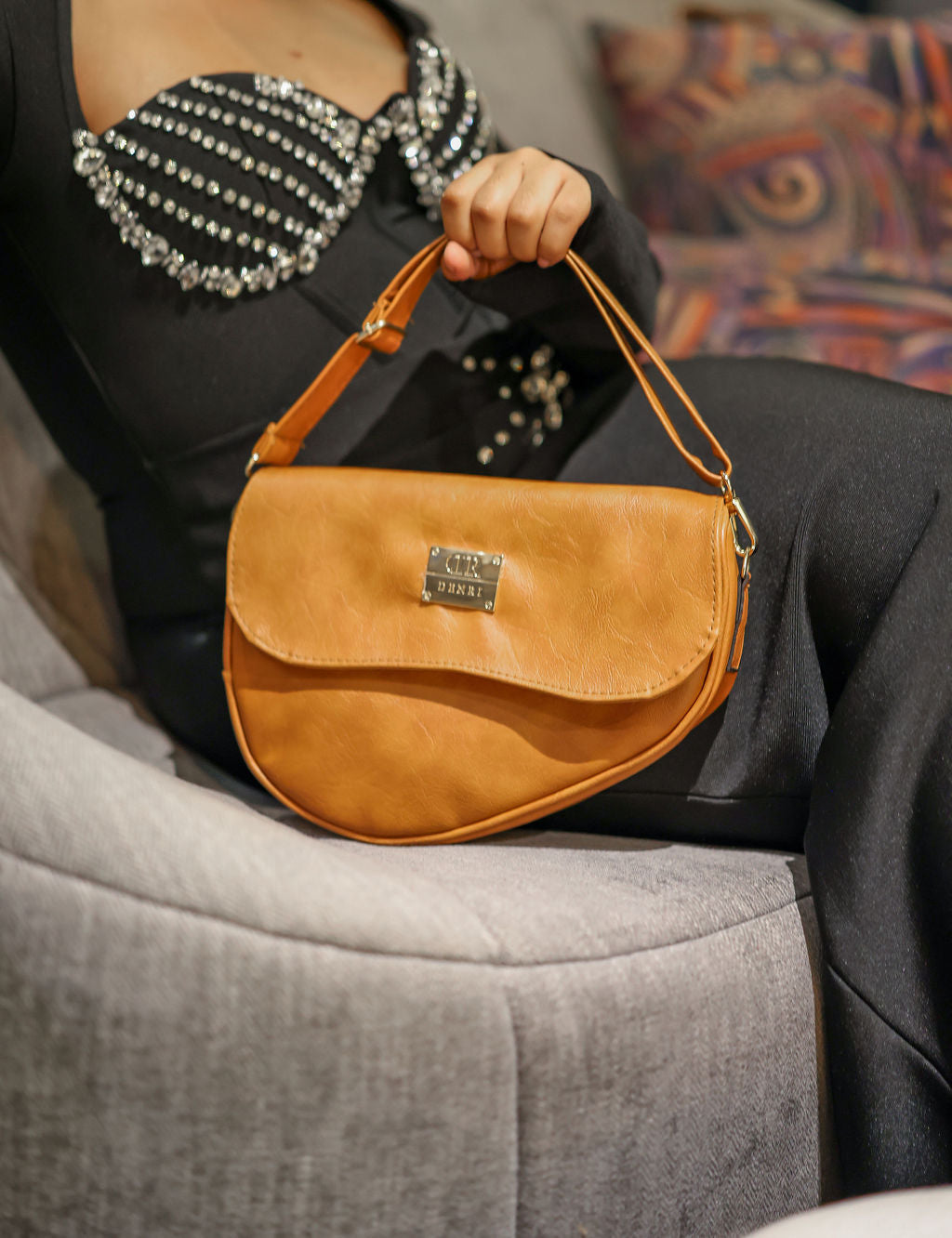 Denri Montana Sling Bag | Vegan Leather Saddle Bag – Women’s Curved Crossbody Handbag with Adjustable Strap